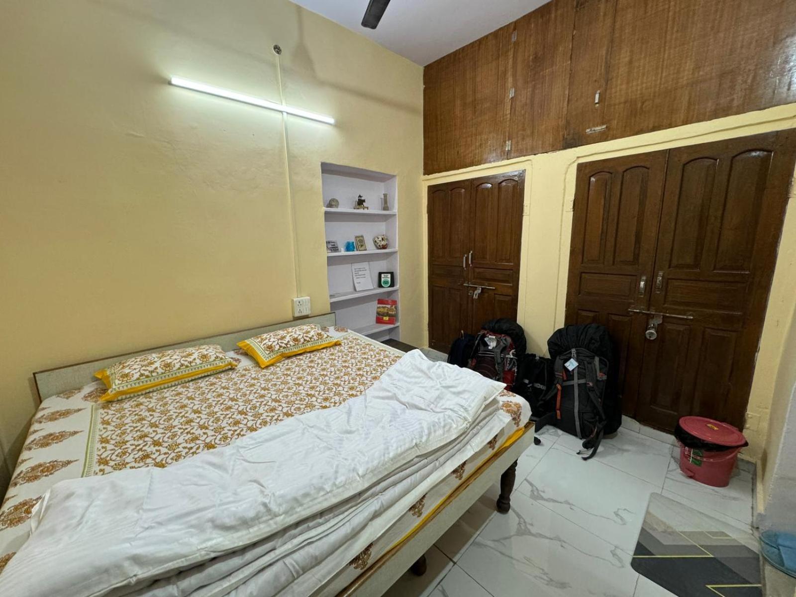 Nadya Homestay For Female & Family Džajpur Pokoj fotografie