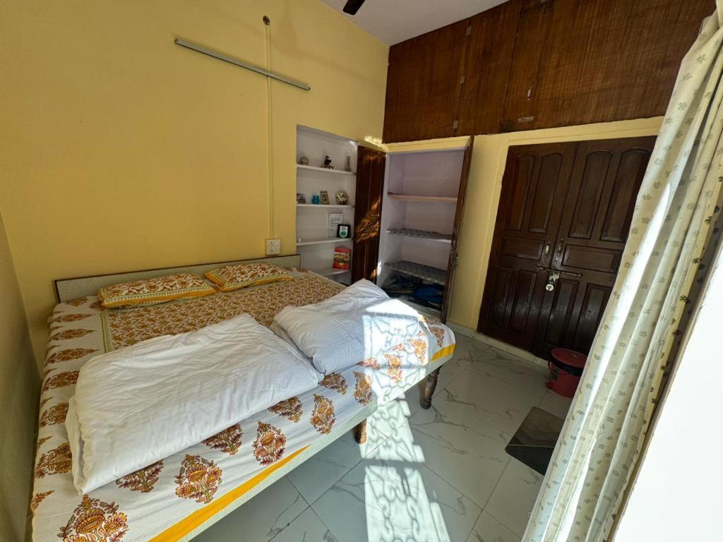 Nadya Homestay For Female & Family Džajpur Exteriér fotografie