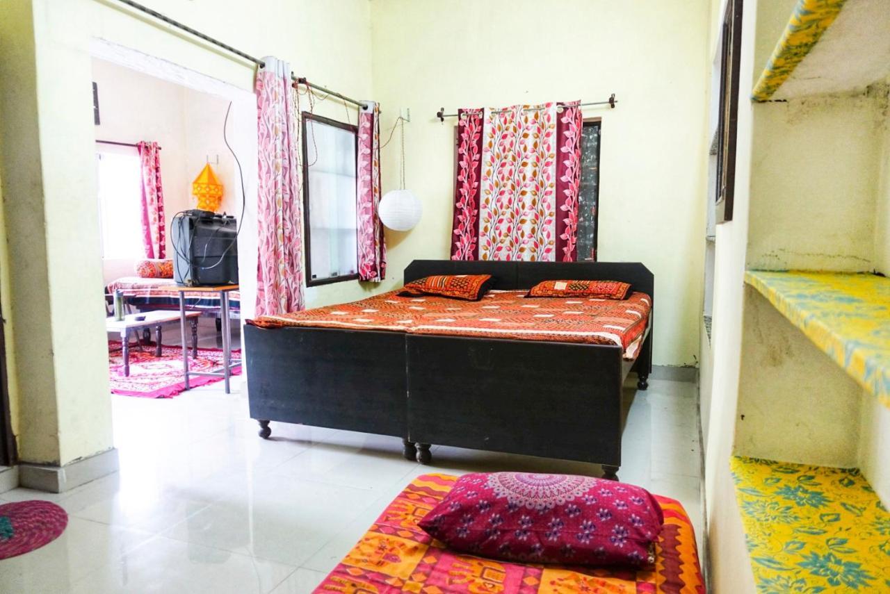 Nadya Homestay For Female & Family Džajpur Exteriér fotografie