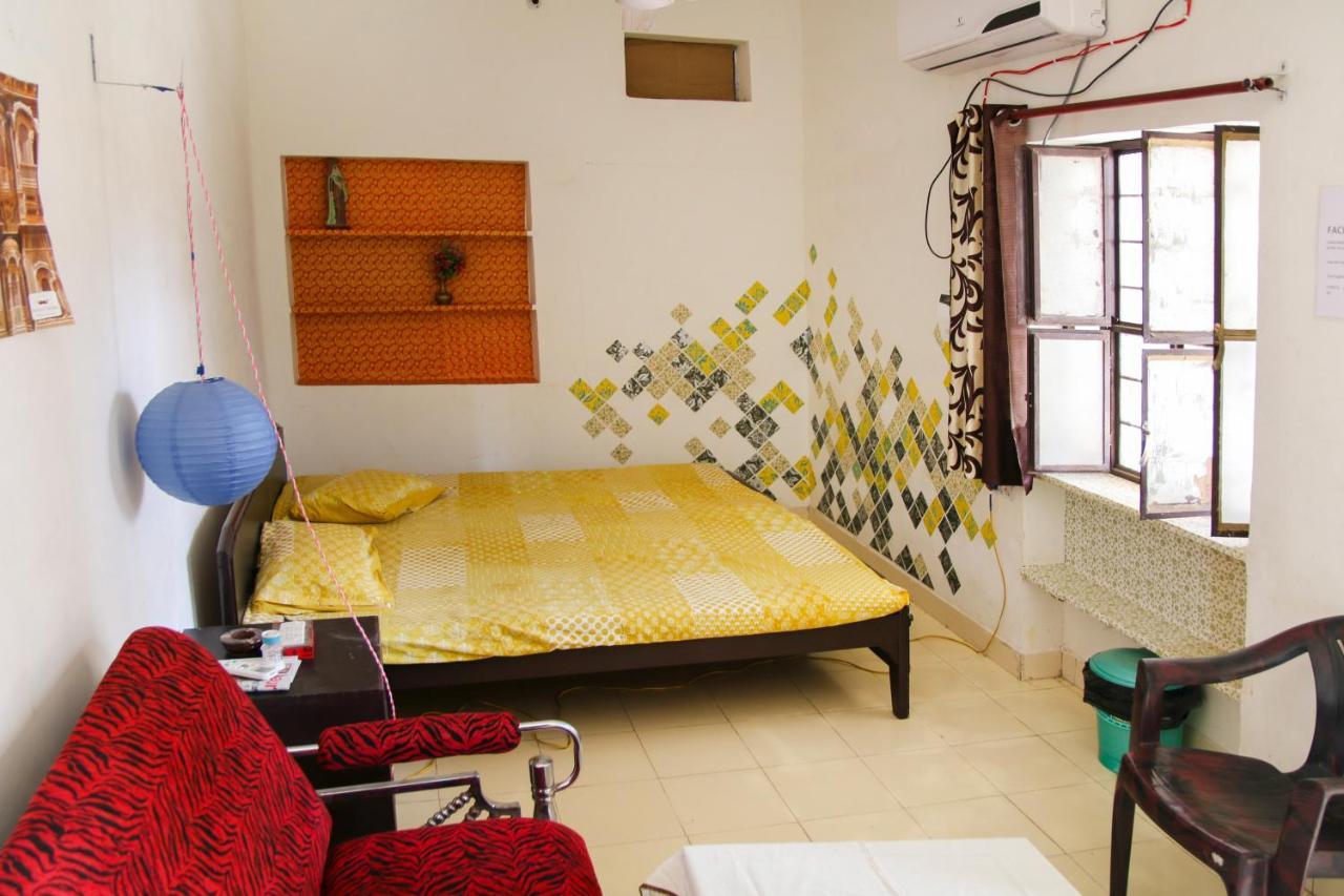 Nadya Homestay For Female & Family Džajpur Exteriér fotografie