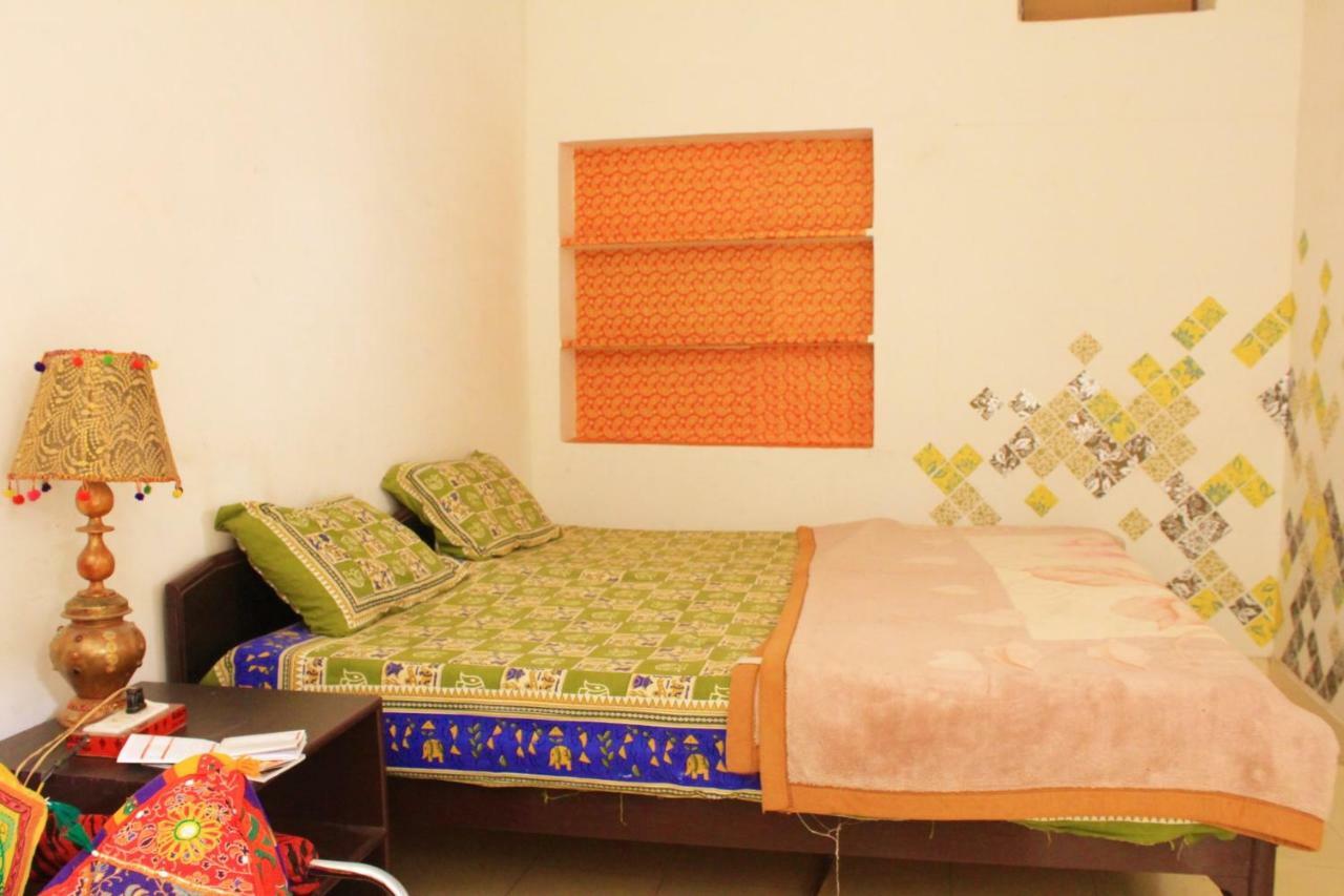 Nadya Homestay For Female & Family Džajpur Exteriér fotografie