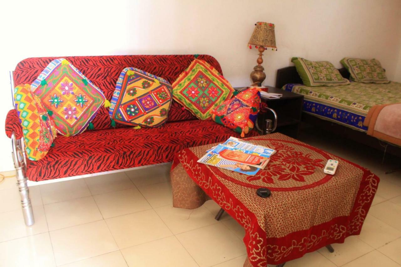 Nadya Homestay For Female & Family Džajpur Exteriér fotografie