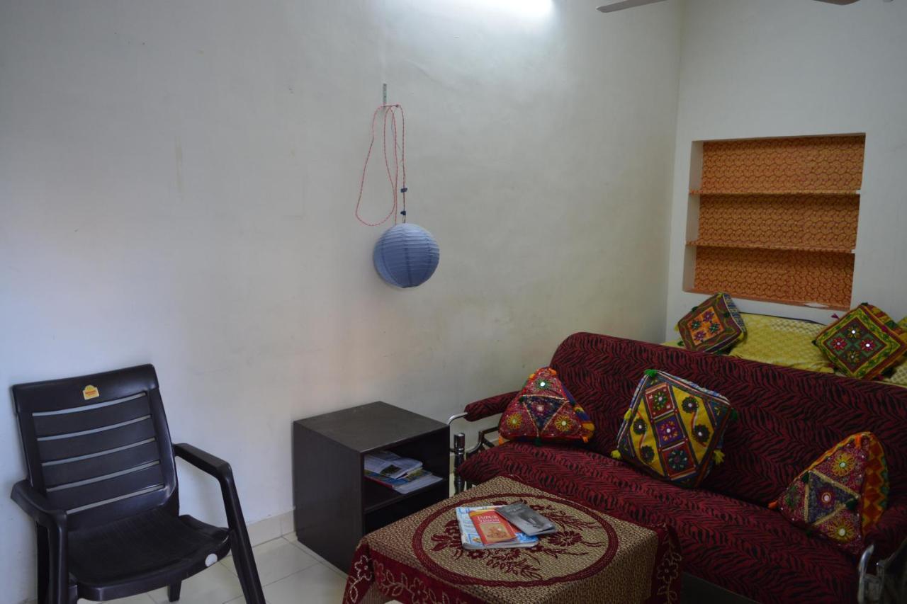 Nadya Homestay For Female & Family Džajpur Exteriér fotografie