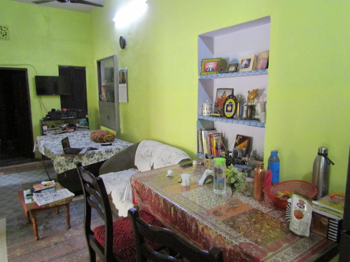 Nadya Homestay For Female & Family Džajpur Exteriér fotografie
